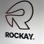 3D-logo-Rockay-10mm-klar-acryl-05-farver-UV-print